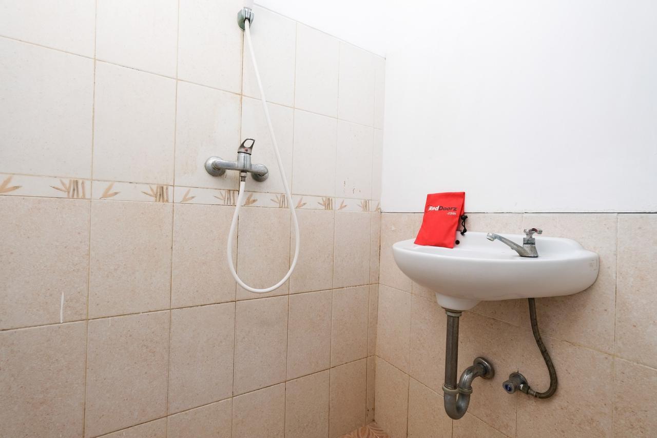Reddoorz Plus Near Simpang Lima Semarang Extérieur photo