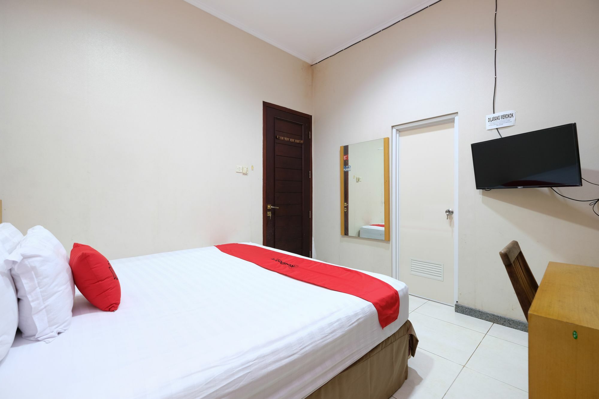 Reddoorz Plus Near Simpang Lima Semarang Extérieur photo