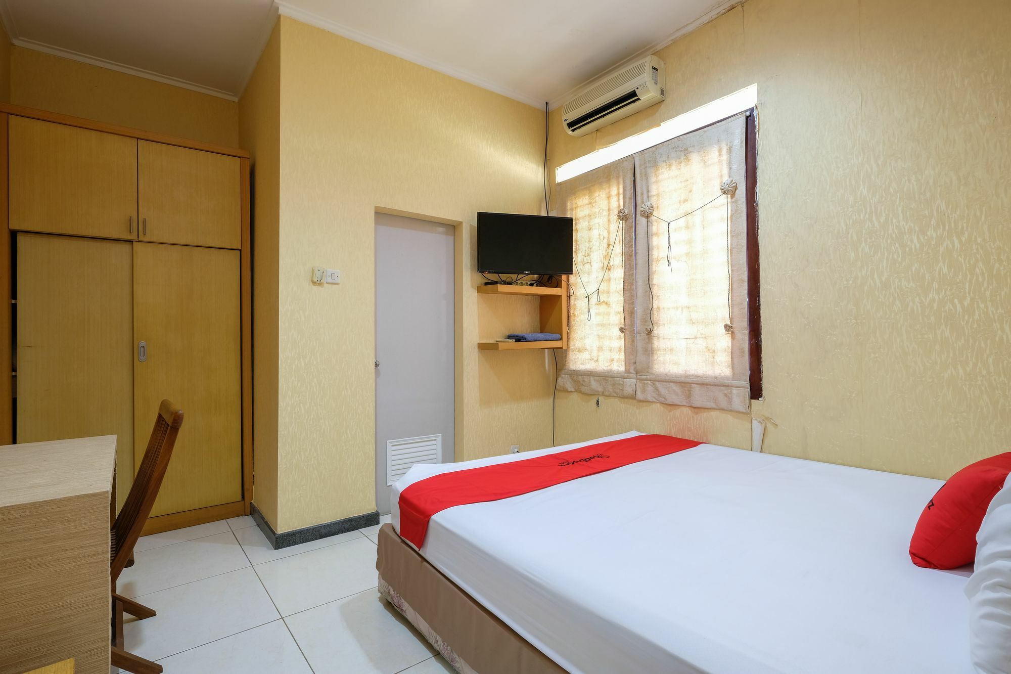 Reddoorz Plus Near Simpang Lima Semarang Extérieur photo